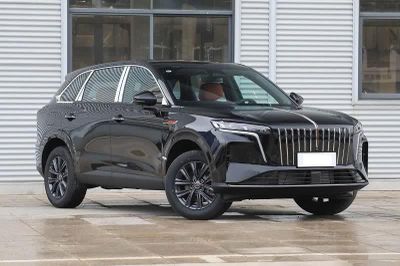 SUV hạng sang tiêu thụ 2,86 lít xăng/100 km, giá hơn 700 triệu đồng