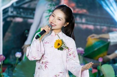 Xôn xao giá cát-xê nghìn đô của Phương Mỹ Chi