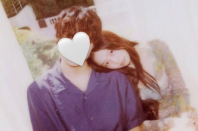 Jennie (BLACKPINK) tung ảnh tựa vai tình tứ với trai lạ, netizen được phen xôn xao bàn tán