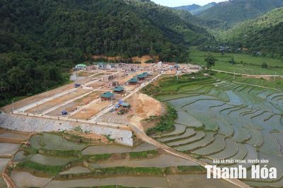 Nụ cười đang nở phía chân đồi