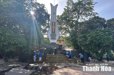Đoàn phường Hạc Thành ra quân 'Ngày Chủ nhật xanh'