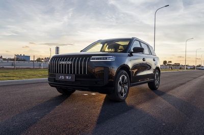 Khối Hàn - Trung 'kích hoạt' cuộc chiến xe hybrid đa cực tại thị trường Việt