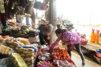 Đảm bảo cung ứng đủ hàng hóa mùa mưa lũ