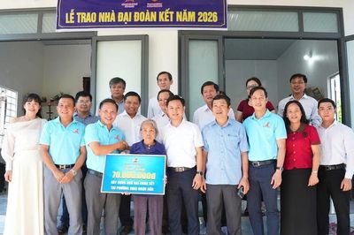Bàn giao 2 căn nhà Đại đoàn kết tại phường Hoài Nhơn Bắc
