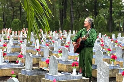 Viết tiếp 'khát vọng sống và yêu'