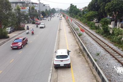 Vạch phân làn, nếp sống mới trên tuyến đường Việt Bắc