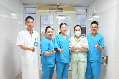 Phẫu thuật não cứu bé sinh cực non 26 tuần chỉ nặng 700g