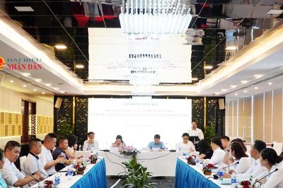Lãnh đạo Văn phòng Quốc hội làm việc với cán bộ, nhân viên Nhà khách Quốc hội tại Đà Nẵng