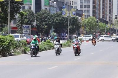Hà Nội: Ngày nắng gắt, chiều tối xuất hiện mưa dông