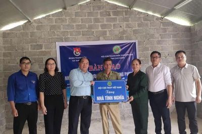 Bàn giao nhà tình nghĩa cho cựu Thanh niên xung phong tại xã Tam Kim