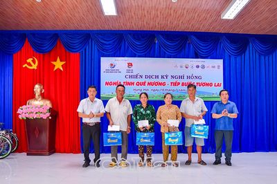 'Kỳ nghỉ hồng' mang nghĩa tình về Hưng Hội
