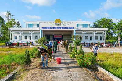 Xã Trần Văn Thời ra quân hưởng ứng Tuần lễ vệ sinh môi trường