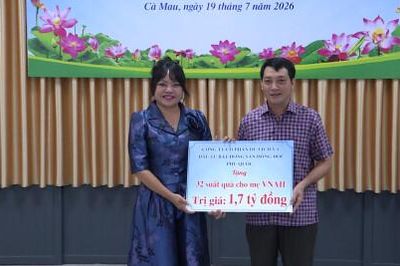 Cà Mau tiếp nhận quà tri ân 32 Mẹ Việt Nam anh hùng