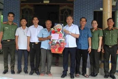 Kỷ niệm 79 năm Ngày Thương binh - Liệt sĩ (27/7/1947 - 27/7/2026): Ban Giám đốc Công an TPHCM thăm, tri ân các gia đình thương binh tiêu biểu