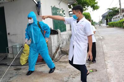 Một học sinh mắc sốt xuất huyết, địa phương khẩn trương phòng dịch