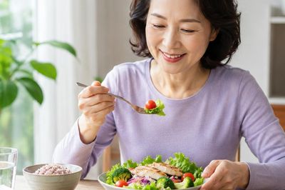 Đi bộ 60 phút mỗi ngày có đủ để giảm cân sau tuổi 55?