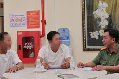 Hai người bị phạt 50 triệu đồng vì khai thác san hô trái phép ở biển Nha Trang