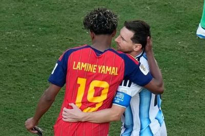 Khoảnh khắc đẹp nhất chung kết World Cup: Yamal an ủi đàn anh Messi