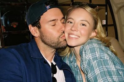 Ảnh tình tứ của Sydney Sweeney và bạn trai hơn 17 tuổi