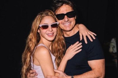 Shakira khoe ảnh bên Tom Cruise ở World Cup