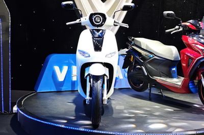 VinFast Kyo, xe máy điện giá từ 30 triệu - cốp lớn, có thể đổi pin