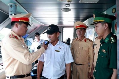 Kiểm soát chặt tàu khách tuyến Sa Kỳ - Lý Sơn trong mùa du lịch