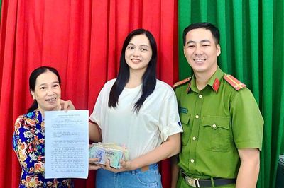 Công an An Giang hỗ trợ trao trả 150 triệu đồng cho người dân bị rơi và chuyển nhầm