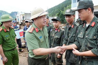 Chia sẻ sâu sắc, hỗ trợ người dân bị thiệt hại do lũ quét tại Mường Than