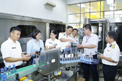 Xưởng nước của Tổng công ty Tân Cảng Sài Gòn thực hiện nghiêm các quy định về an toàn thực phẩm