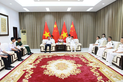 Đoàn công tác Hải quân nhân dân Việt Nam chào xã giao lãnh đạo Căn cứ Hải quân Quảng Châu (Trung Quốc)