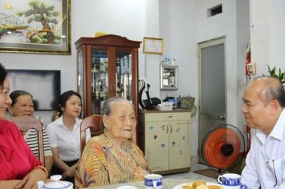 Đoàn đại biểu TPHCM thăm, tri ân Mẹ Việt Nam Anh hùng và thương binh