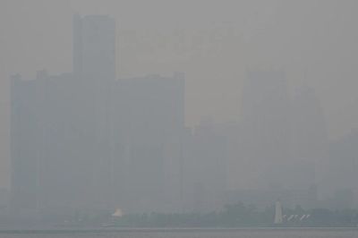 Bầu trời ở Mỹ chuyển màu vì khói cháy rừng