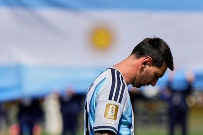 Messi bất lực trước sự hoàn hảo của Tây Ban Nha: El Pulga đã không thể tạo nên phép màu cuối cùng