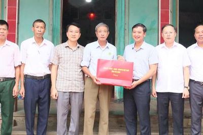 Lãnh đạo tỉnh Bắc Ninh thăm, tặng quà người có công nhân Ngày Thương binh - Liệt sĩ