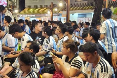 Quán cà phê TPHCM kín chỗ trước trận chung kết World Cup 2026