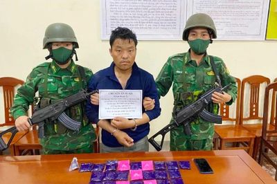 Đối tượng vận chuyển ma túy lao xe vào tổ đánh án của bộ đội biên phòng