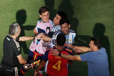 Ẩu đả sau trận chung kết biến Argentina thành kỷ lục gia thẻ đỏ trong lịch sử World Cup
