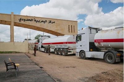 Hàng nghìn xe tải nối đuôi qua Syria, Iraq tìm lối thoát khỏi 'nút thắt' Hormuz
