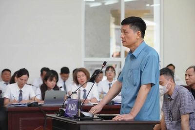 Kiểm soát mang điện thoại, máy tính vào phòng xét xử: Có thể phát sinh khó khăn cho hoạt động bào chữa