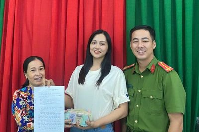 Nữ giáo viên trả lại hơn 50 triệu đồng nhặt được cho người đánh rơi