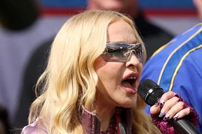 Biểu diễn ở World Cup, Shakira, Madonna, Justin Bieber không được nhận xu nào