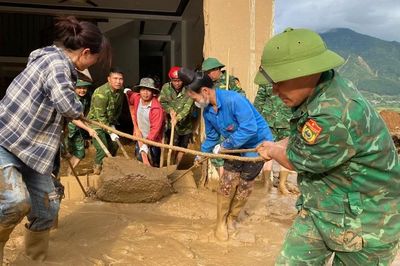 Biên phòng căng sức tìm kiếm người mất tích, hỗ trợ người dân bị lũ quét