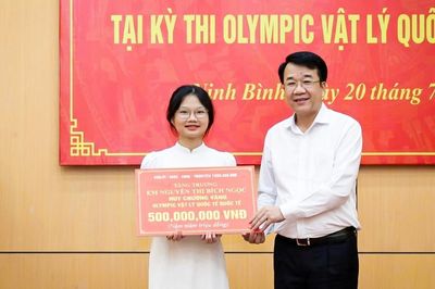Nữ sinh Ninh Bình đoạt huy chương vàng Vật lý Quốc tế nhận tin cực vui