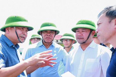 Thứ trưởng Bộ Nông nghiệp và Môi trường khảo sát, xem xét phương án đầu tư đập sông Lam