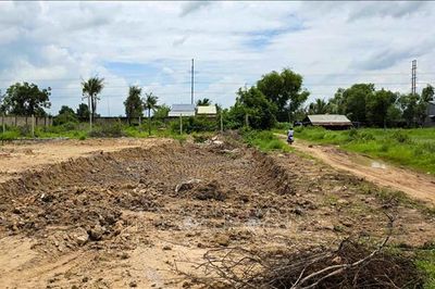Đình chỉ việc tự ý đào, vận chuyển đất tại dự án cao tốc TP Hồ Chí Minh - Mộc Bài