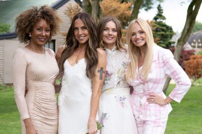 Spice Girls tái hợp tại đám cưới bí mật của Mel C, Victoria Beckham vắng mặt
