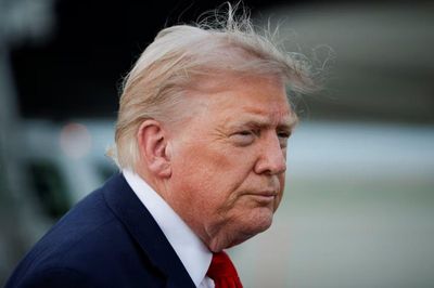 Tổng thống Donald Trump yêu cầu rà soát tài liệu khoa học liên quan đến biến đổi khí hậu