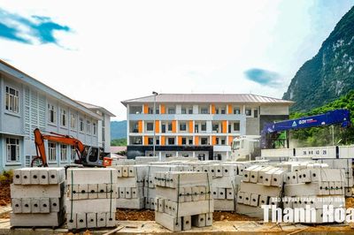 Trên công trường xây dựng Trường nội trú liên cấp nơi miền biên viễn