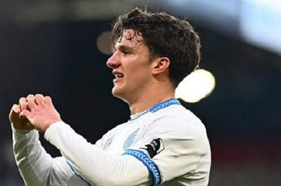 Arsenal chiêu mộ Christos Tzolis: Kỷ lục 40 triệu euro thay thế Leandro Trossard