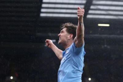 Arsenal nhắm John Stones thay thế Saliba, Liverpool đại chiến MU vì Manu Kone